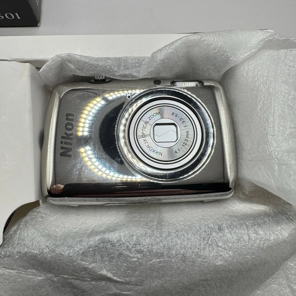 Nikon‎ COOLPIX S01 Mirror Silver Digicam 10.1MP Tiny Compact